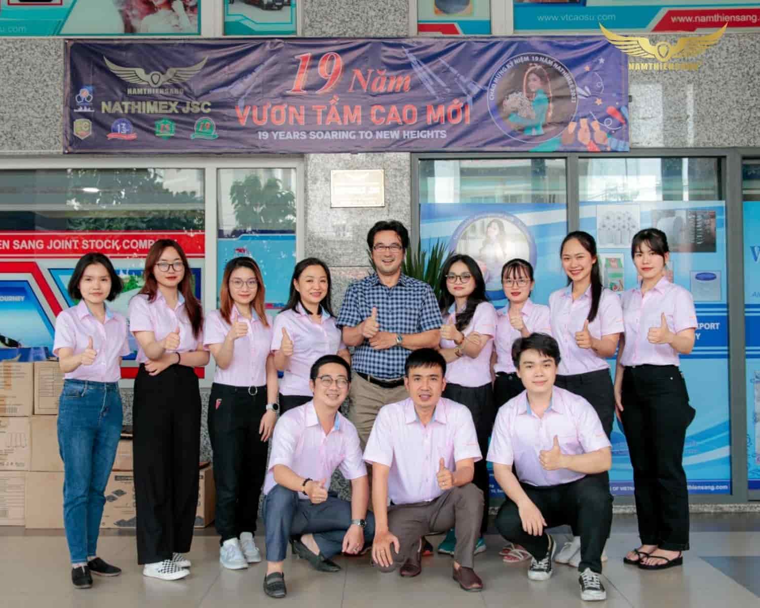 Đội ngũ thiết kế của chúng tôi sẵn sàng tạo ra những mẫu bao bì độc đáo, mang dấu ấn riêng của thương hiệu bạn.